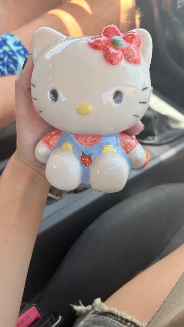 Producto - Kitty sentada frutillita