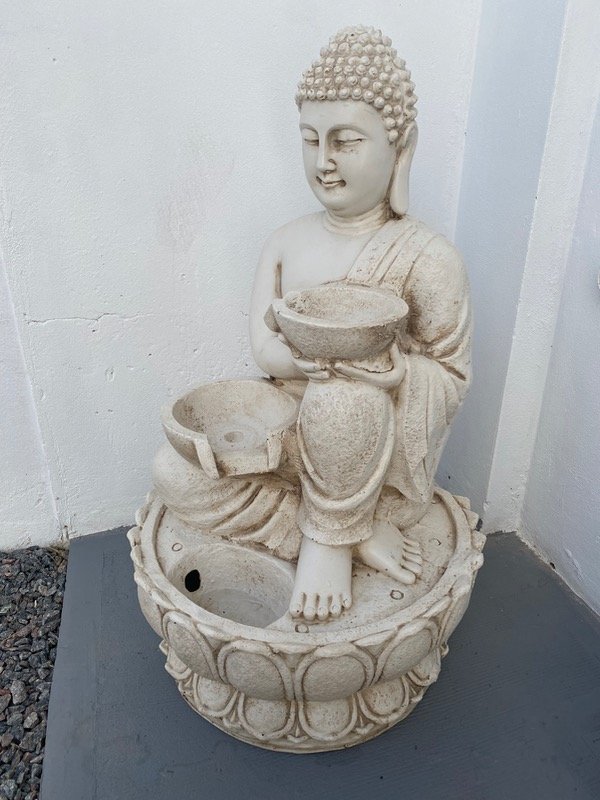 Producto - Fuente Buda arrodillado