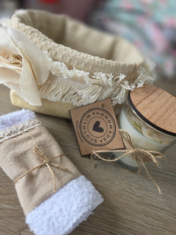 Producto - Contenedor con vela y toallita