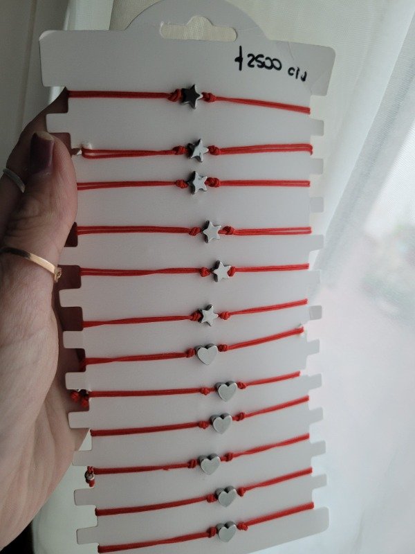 Producto - Pulserita hilo rojo + dije de acero quirúrgico