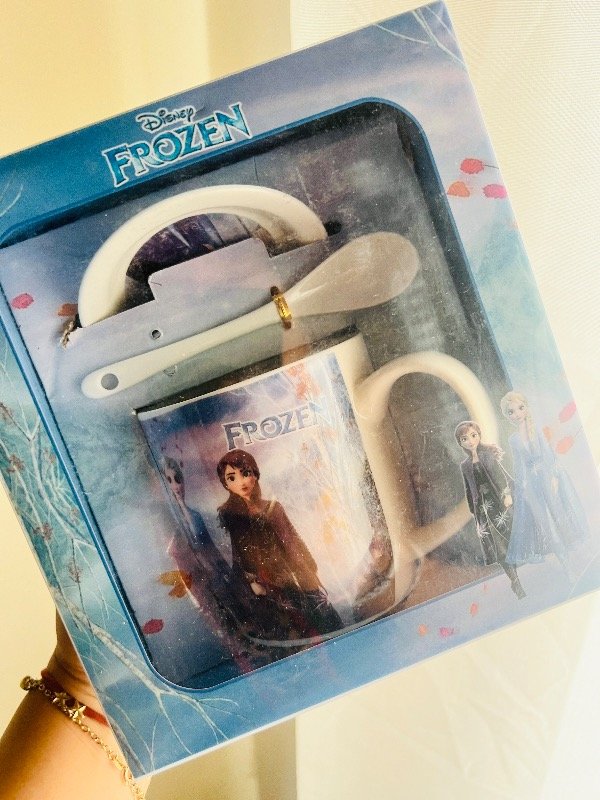 Producto - Set de taza + cuchara +plato frozen