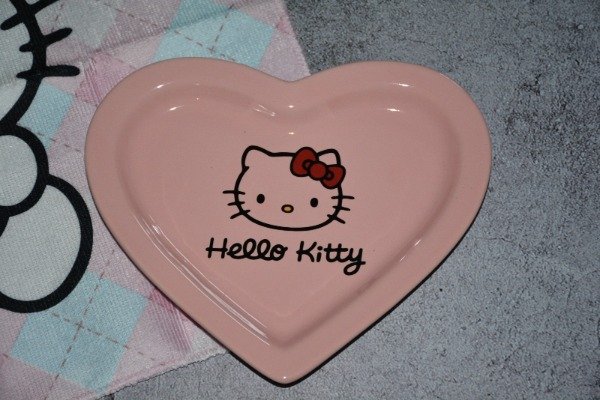 Producto - PLATO CORAZON - HELLO KITTY