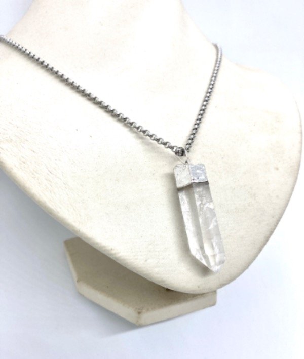 Producto - Colgante punta de cuarzo transparente + cadena de acero quirurgico tamaño 3cm