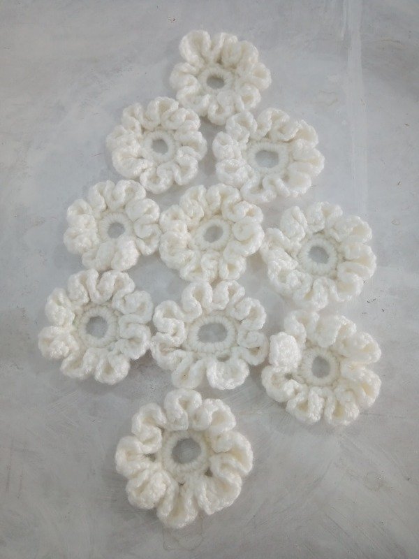 Producto - Flores medianas en relieve- Set x 10 unidades- Marfil