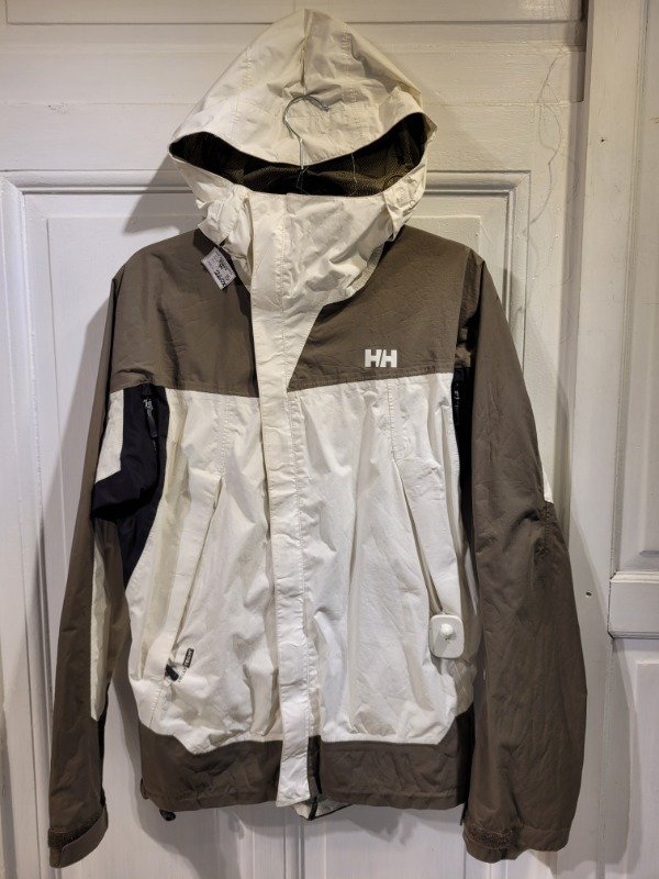 Producto - Campera de ski HELLY HANSEN con trampa de nieve Talle S - PRECIO: 260X