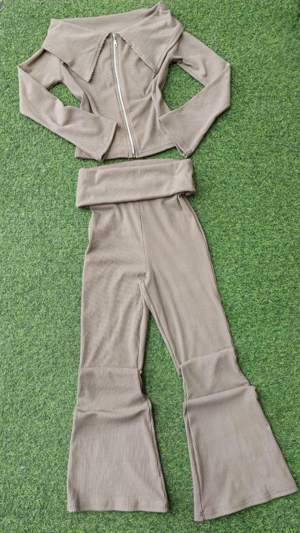 Producto - Conjunto 2 piezas (sweater cuello bote + pantalón oxford)