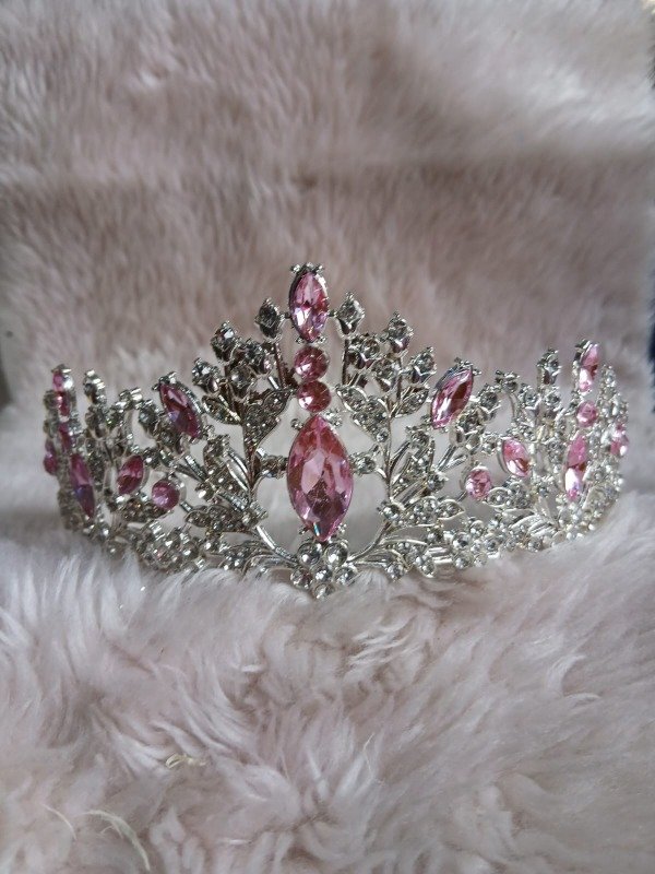 Producto - Corona de metal con piedras