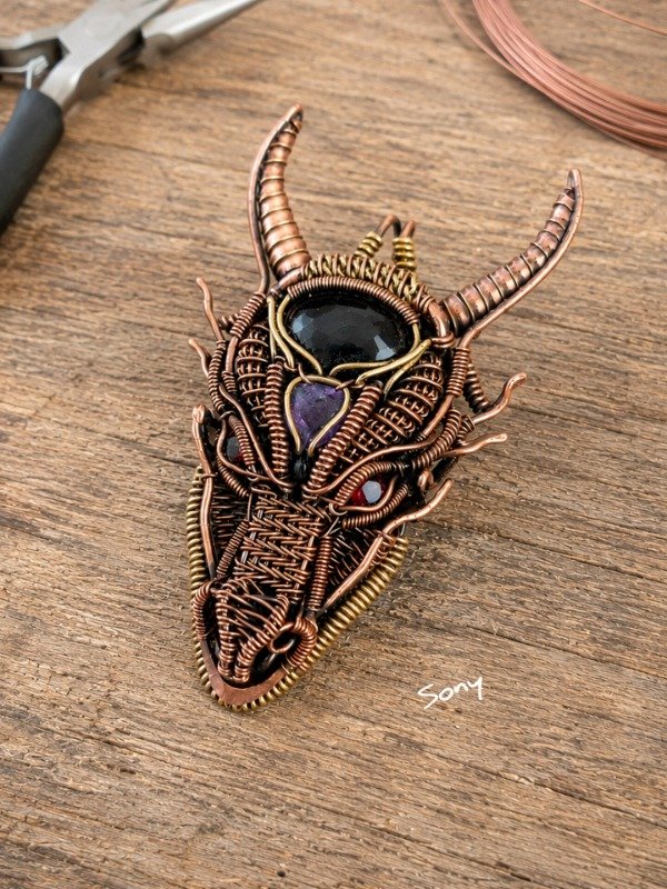 Producto - Cabeza de Dragón Amatista ojos Granates