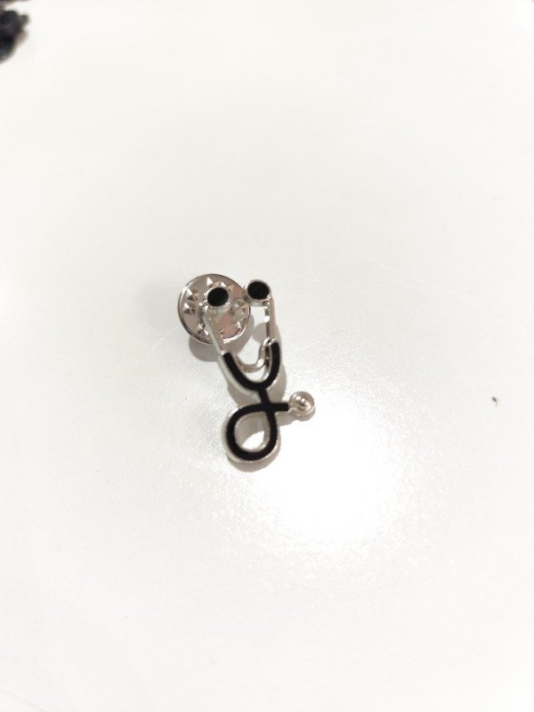Producto - Pin Estetoscopio Negro