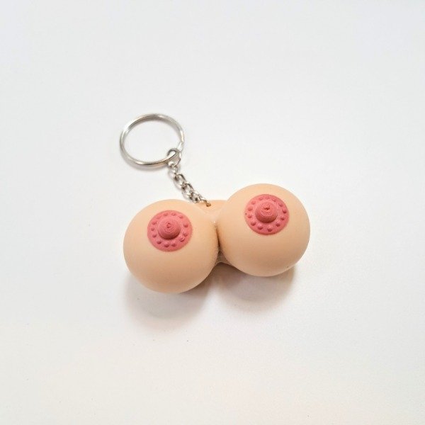 Producto - Llavero de tetas pellizcable