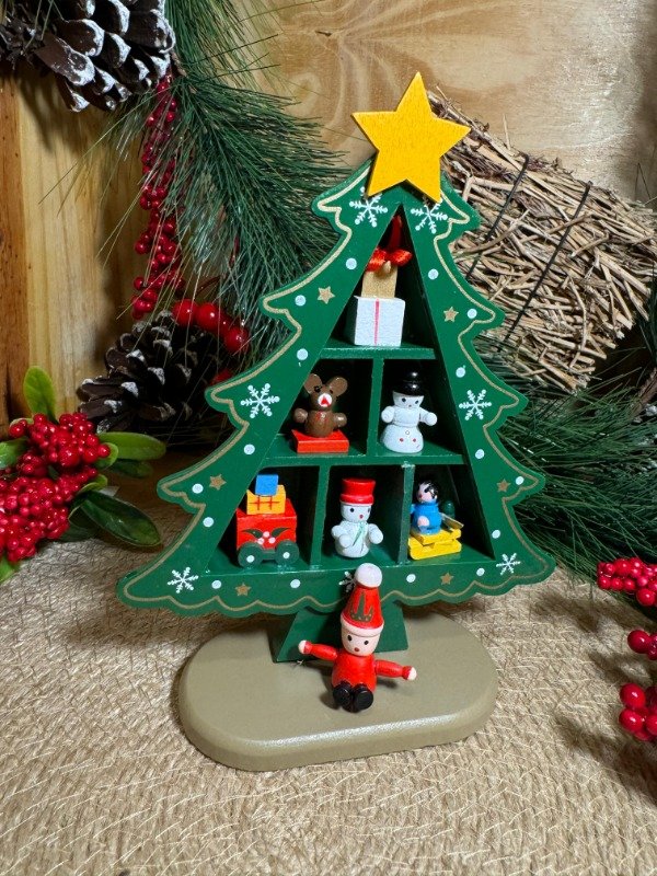 Producto - Árbol verde de madera con estantes y base (Efectivo: 30.000)