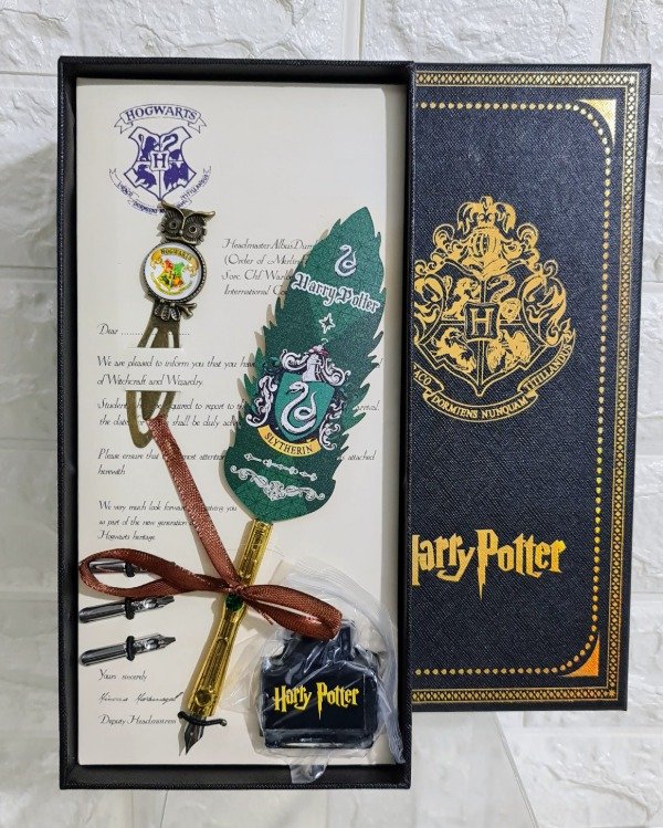 Producto - Set Harry Potter pluma + plumas remplazo + tinta + marcapáginas Slytherin