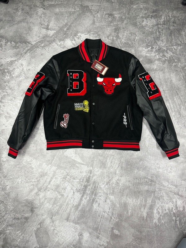 Producto - Chaqueta Chicago Bulls Negra