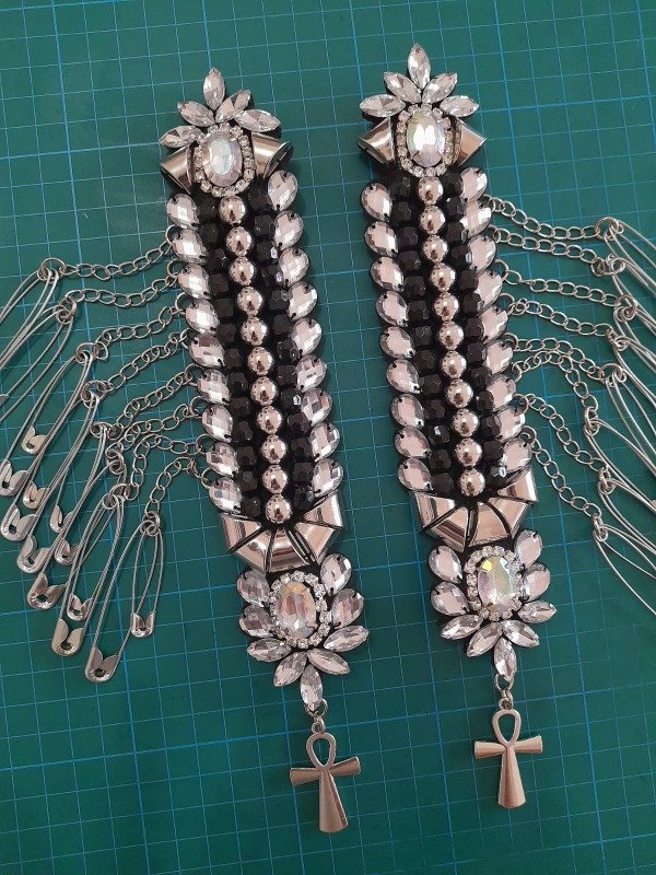 Producto - CHARRETERAS ÚRSULA