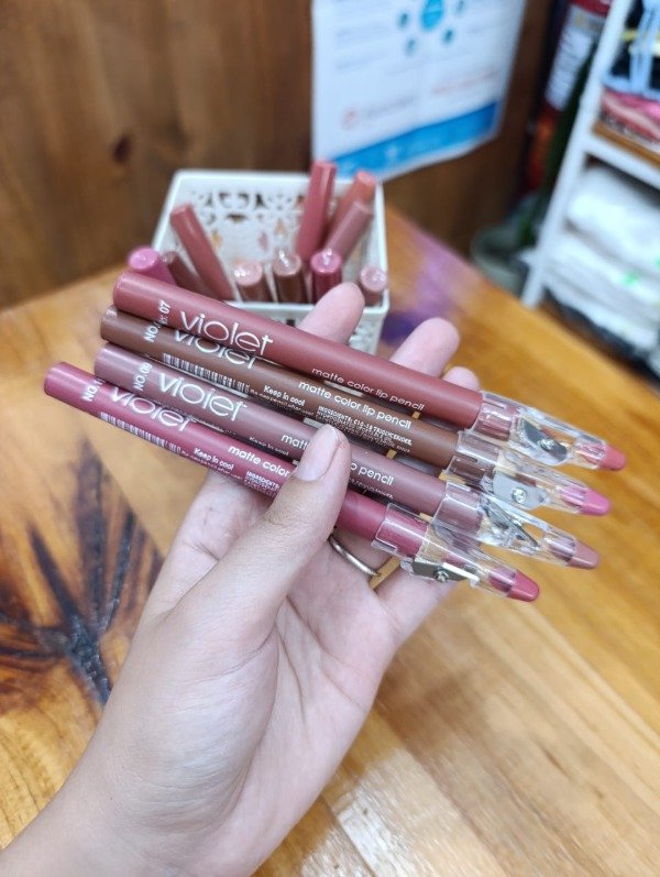 Producto - Lápiz delineador de labios con sacapuntas