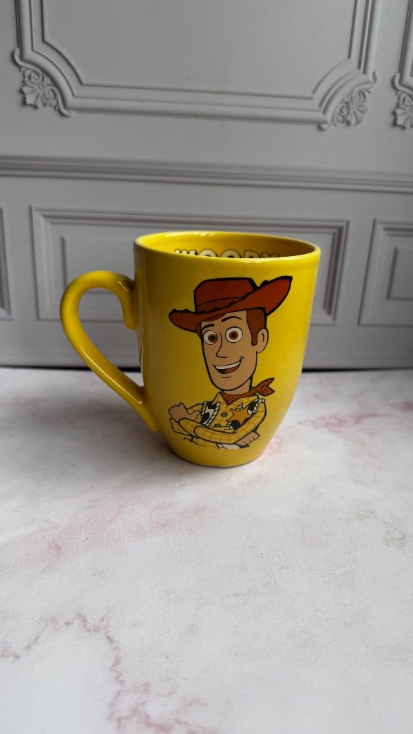 Producto - Taza amarilla - Woody