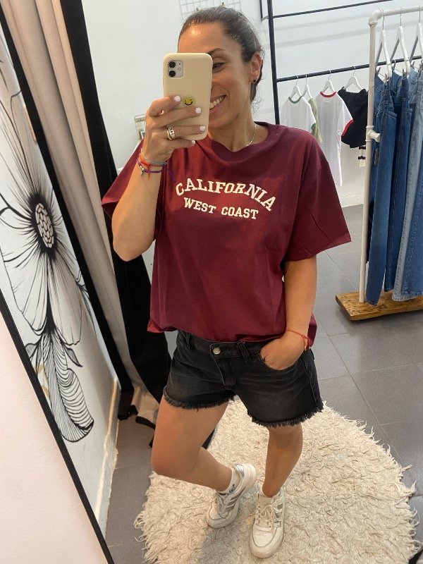 Producto - Remera California bordo