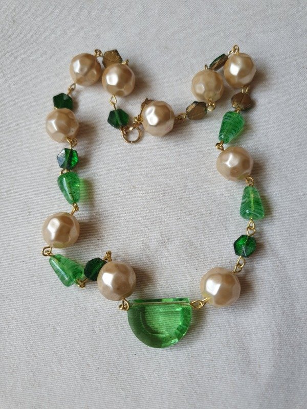 Producto - LUCERO Collar Medialuna Esmeralda y Perlas - 7