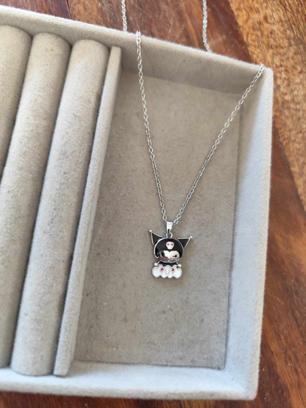 Producto - Collar kuromi esmaltado  . Acero quirúrgico