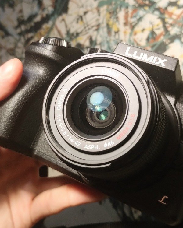 Producto - Cámara Lumix g7 + lente Vario 14-42 mm