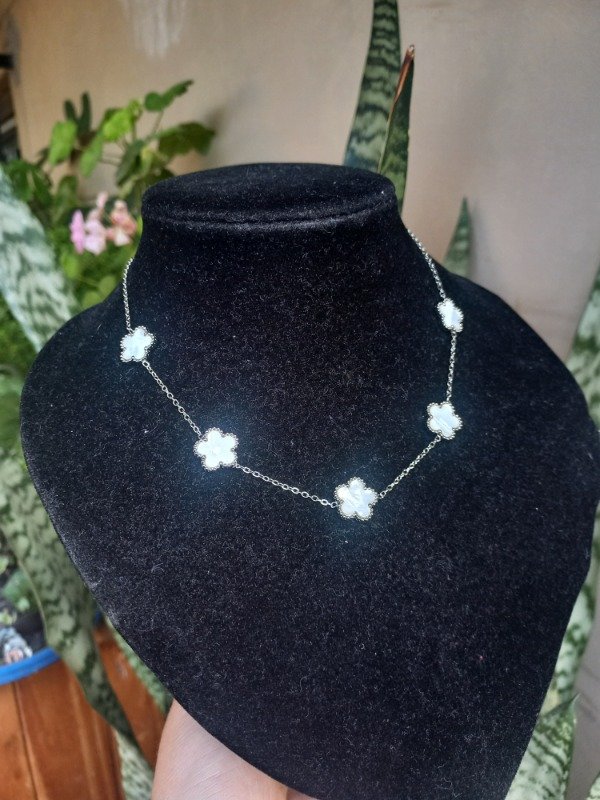 Producto - cadenita trebol (blanco)