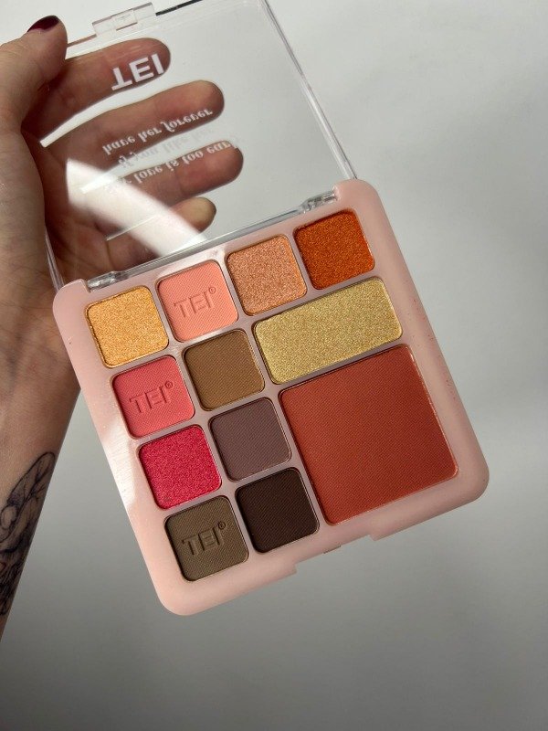 Producto - Paleta de sombra + rubor + iluminador - TEI