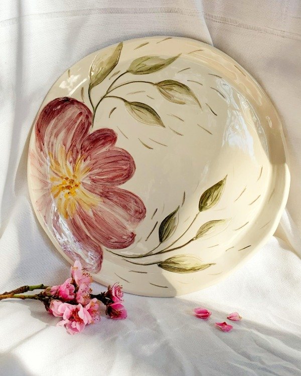Producto - Plato de 30 cm con flor y textura
