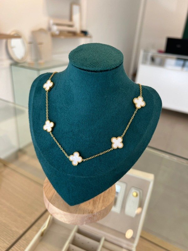 Producto - Collar Trebol Nacar Acero dorado.