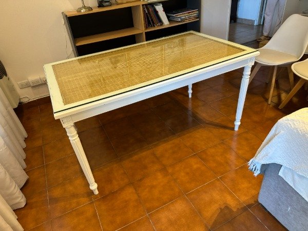 Producto - MESA FRANCESA CON ESTILO CEREALERO CON RATAN Y VIDRIO TIPO BLINDEX 150x90 #10934
