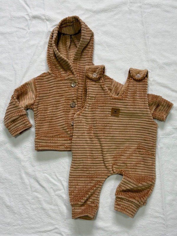 Producto - Jardinero + Campera Plush Burbuja Tostado