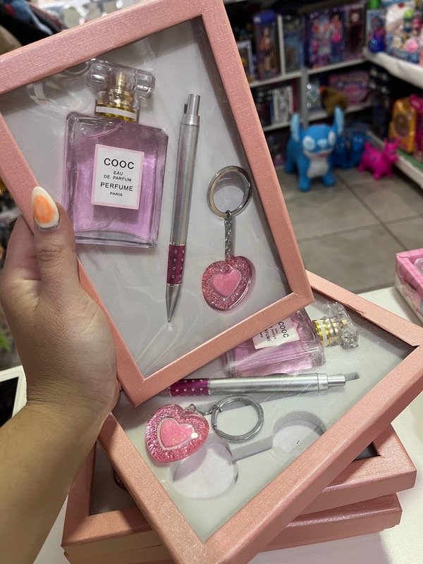 Producto - Set de perfume y accesorios
