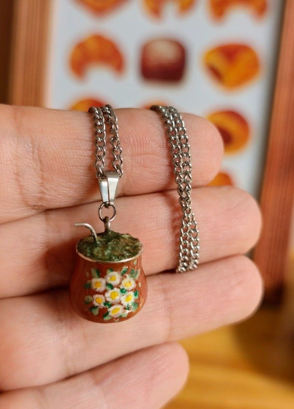 Producto - Colgante de mate marrón con flores