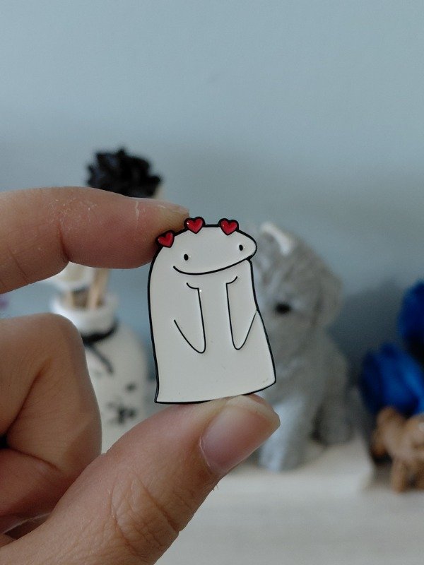 Producto - Pin metalizado - Flork #1813