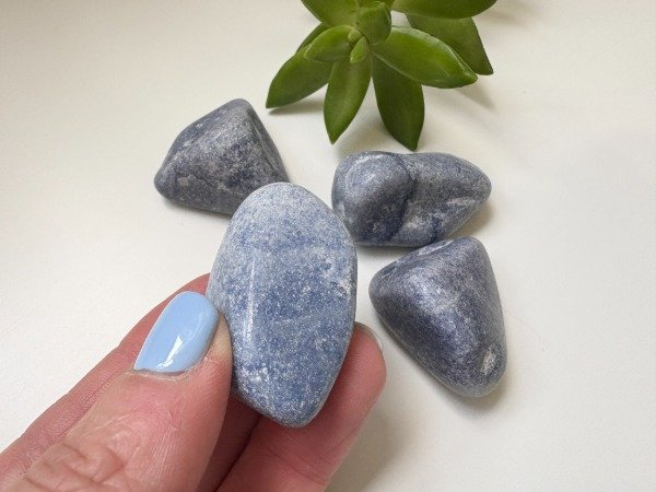 Producto - CUARZO AZUL PULIDO X 2 UNI de 3 a 4 cm.