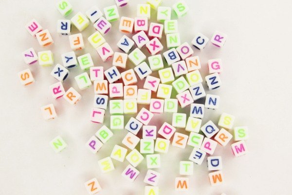 Abalorios Infantiles De 300 Unidades, Letras Blancas, Alfabeto Redondo 7 Mm De Longitud Color Blanco 7 Mm De Diametro