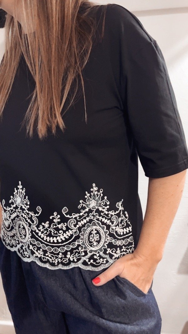 Producto - REMERA ATENEA BORDADA - 1