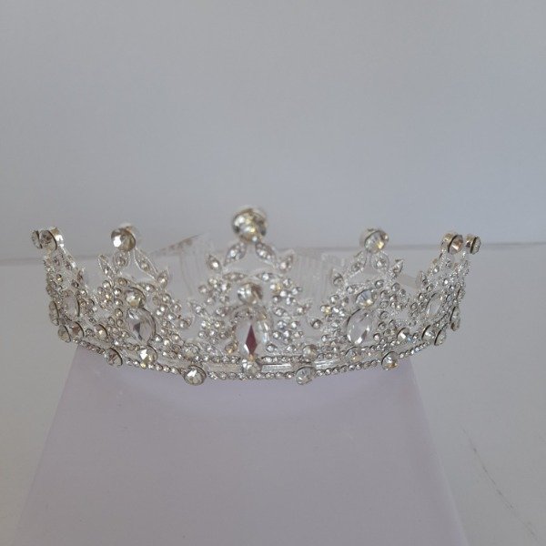 Producto - Corona gema blanca peineta