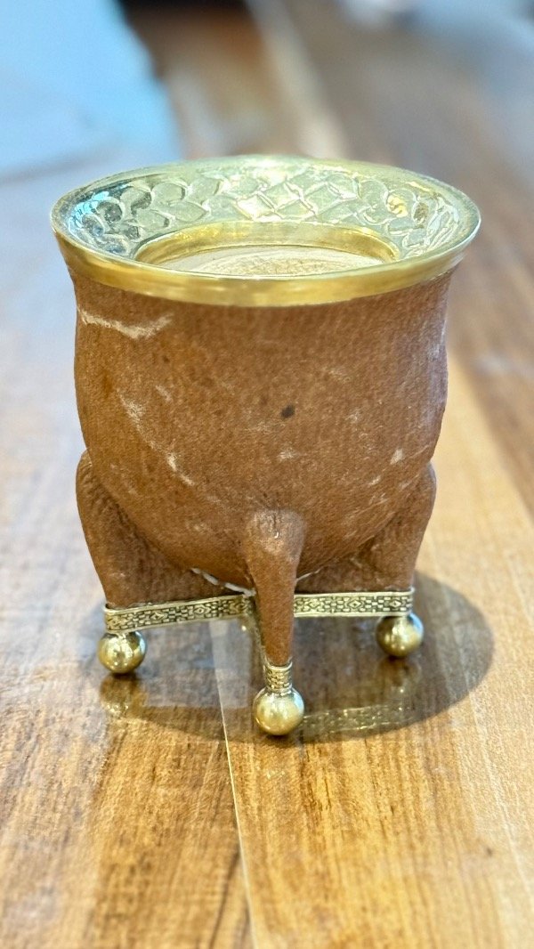 Producto - Mate camionero cuero crudo cocido a tiento virola volcada bronce base bolita - 0