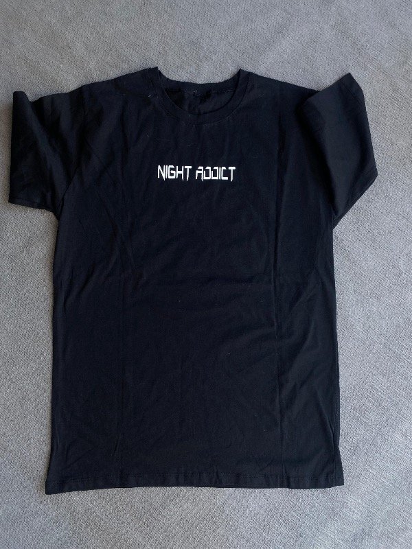Producto - REMERA OVERSIZE NIGHT ADDICT