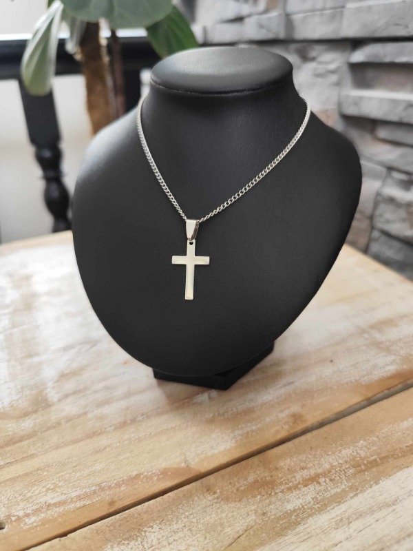 Producto - Collar cruz plana chico. Acero quirúrgico.