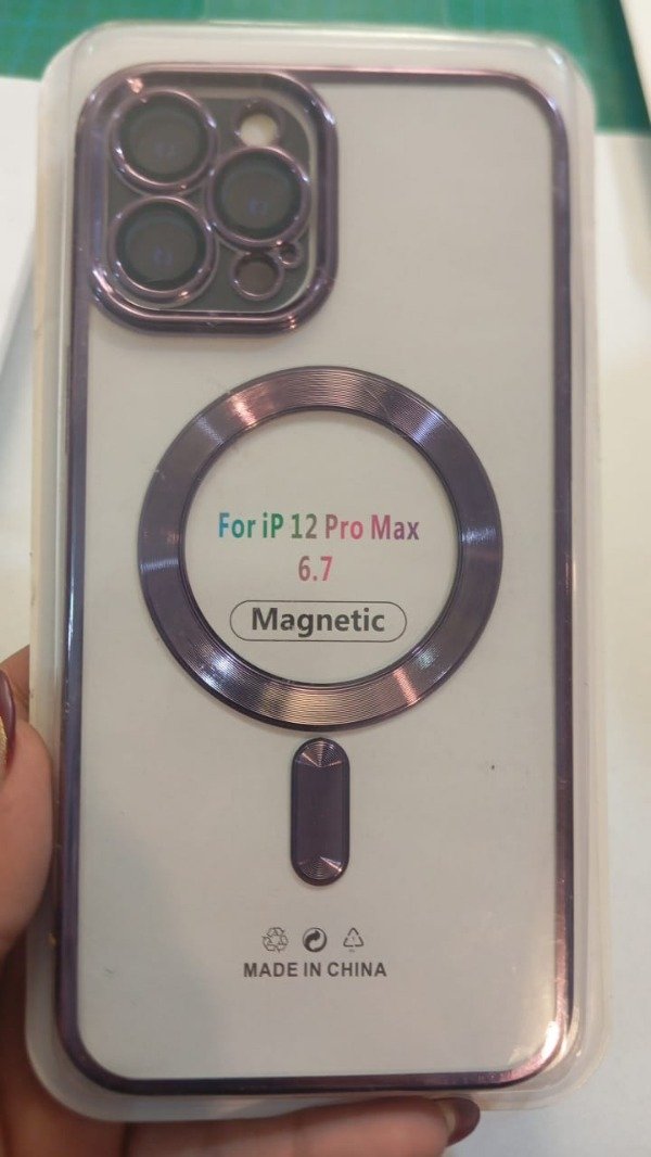 Producto - Funda Metallic Magnetic Case Violeta para iPhone 12 Pro Max