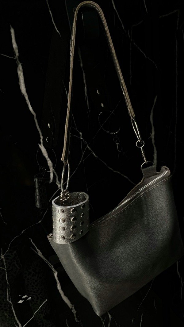 Producto - SHOULDER BAG SAKE GRIS CEMENTO