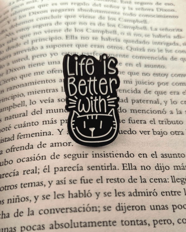 Producto - Pin "Life Is Better With Cats"