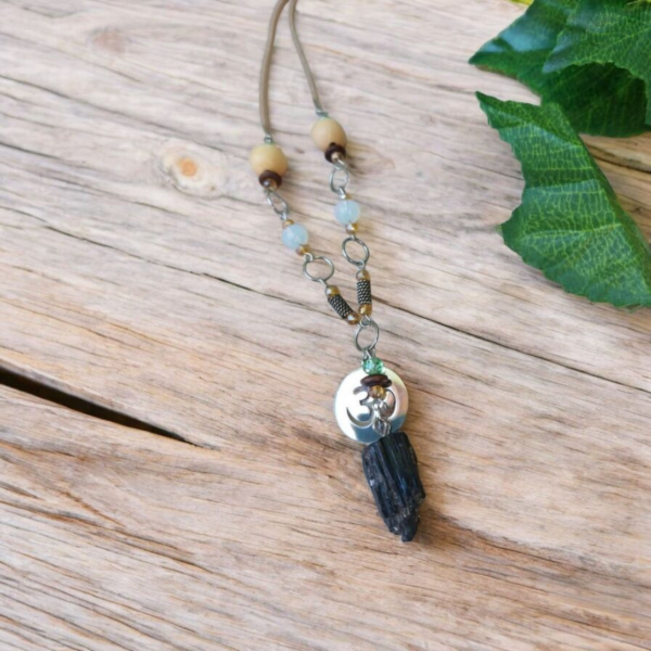 Producto - Collar con Turmalina Negra y dije OM
