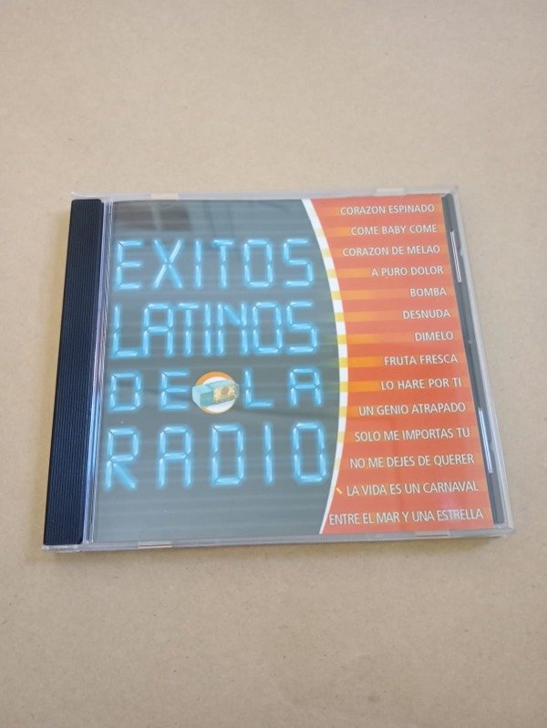 Producto - Éxitos latinos de la radio - Artistas varios - Leader music 2000 - 0