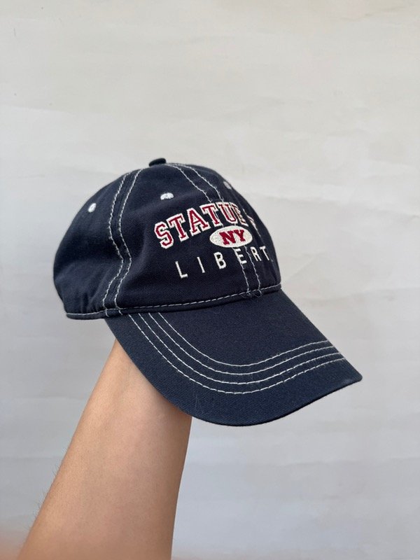 Producto - Gorra Statue