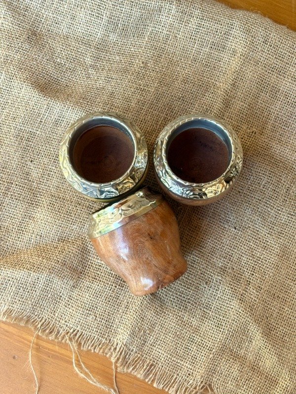 Producto - MATE TORPEDO DE ALGARROBO - VIROLA DE ALPACA CINCELADA - MADERA OSCURA - 2