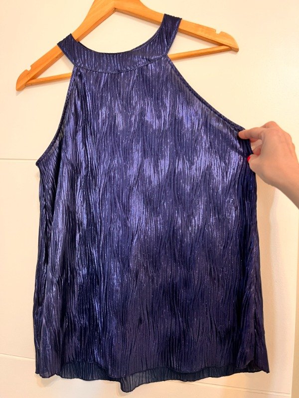 Producto - Musculosas Cuello Americano Evase Azul Metalizado XL Plisada Transferenc  39.000