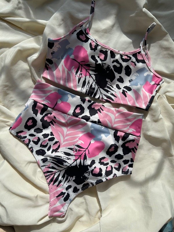 Producto - Bikini Tiro Alto Isleña