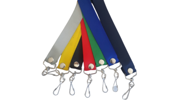 Producto - LLavero Colgante Cinta Brillante Plastificada Mosq Metálico Color SUBLIMABLE